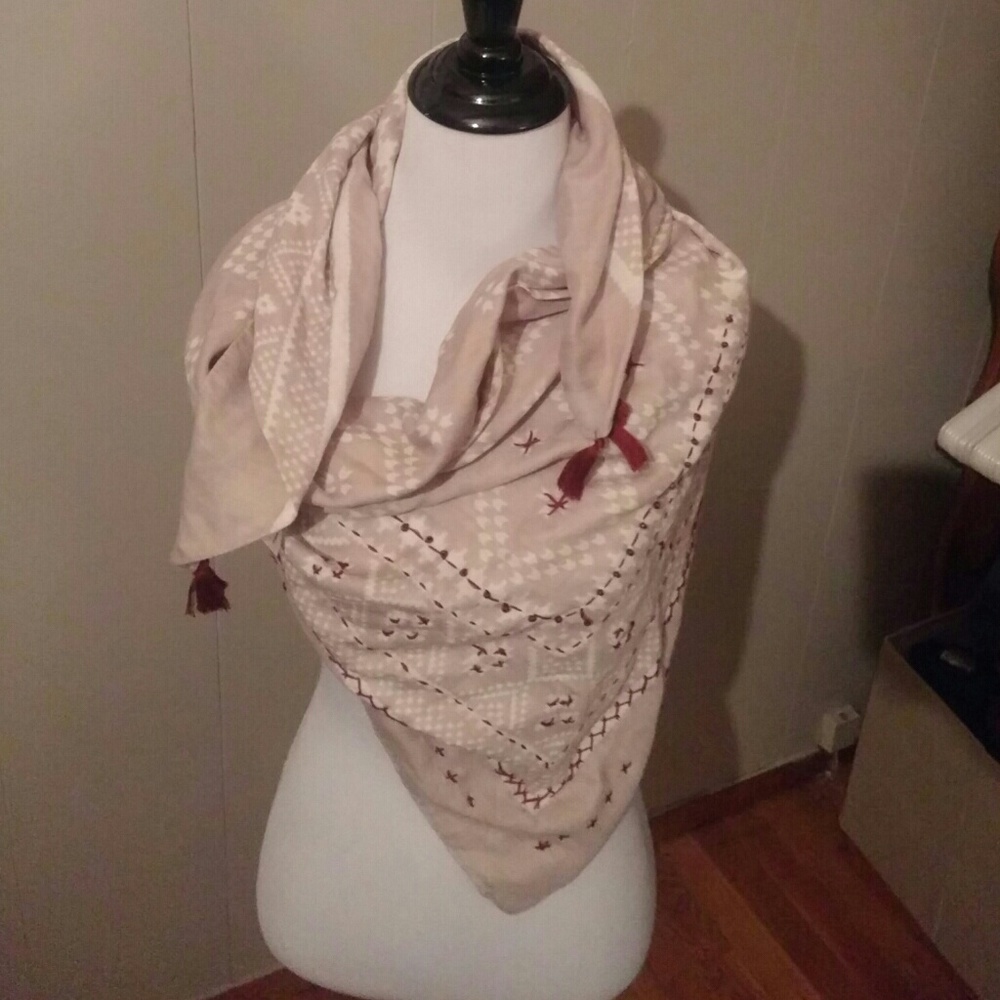 Maurices scarf